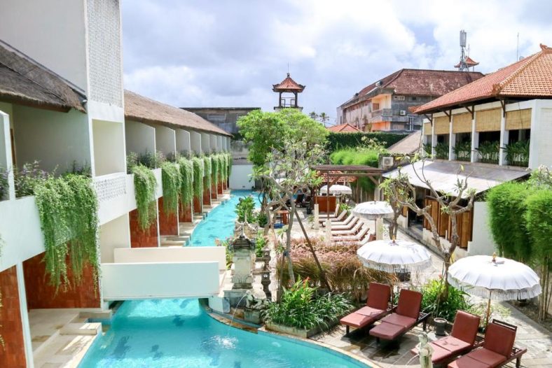 Hotel Lagoon Pool: Suasana Tropis Membawa Healing Alami