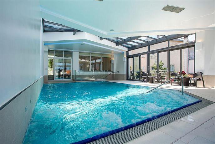 Hotel Wellness Pool: Kolam Renang Khusus Relaksasi Tubuh