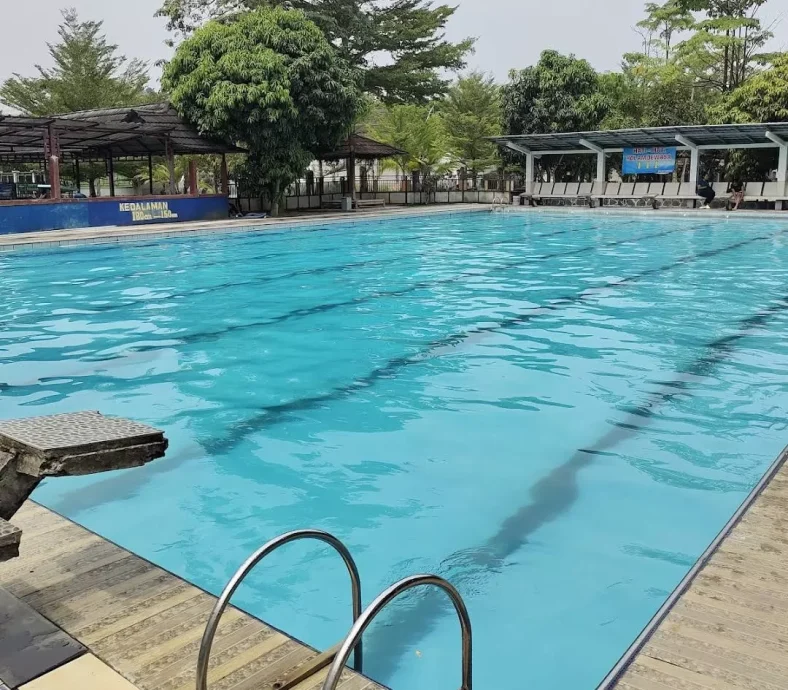 Hotel Family Pool Area: Untuk Keluarga yang Ingin Healing