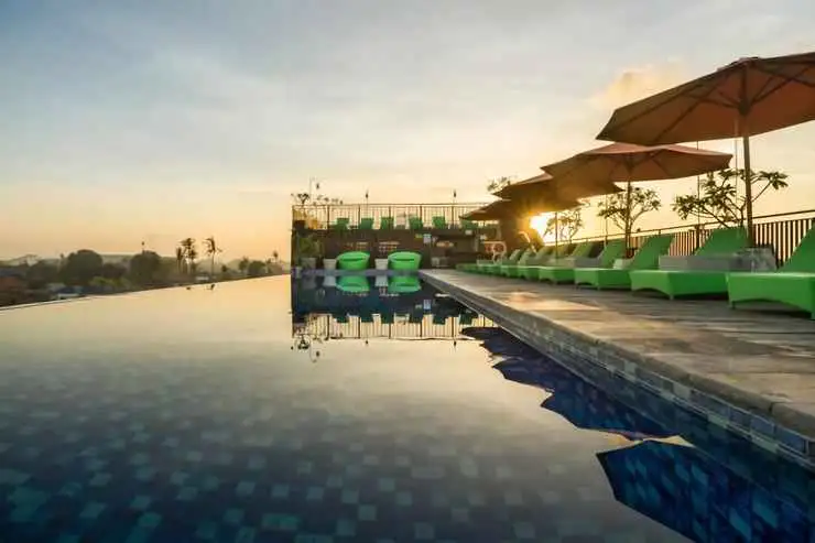 Hotel Rooftop Pool: Sensasi Berenang di Ketinggian